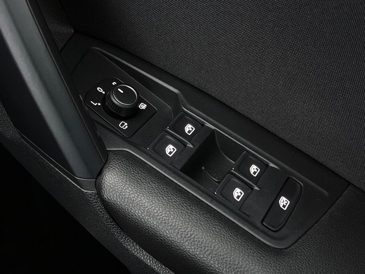 Volkswagen Tiguan thumbnail Misc Controls