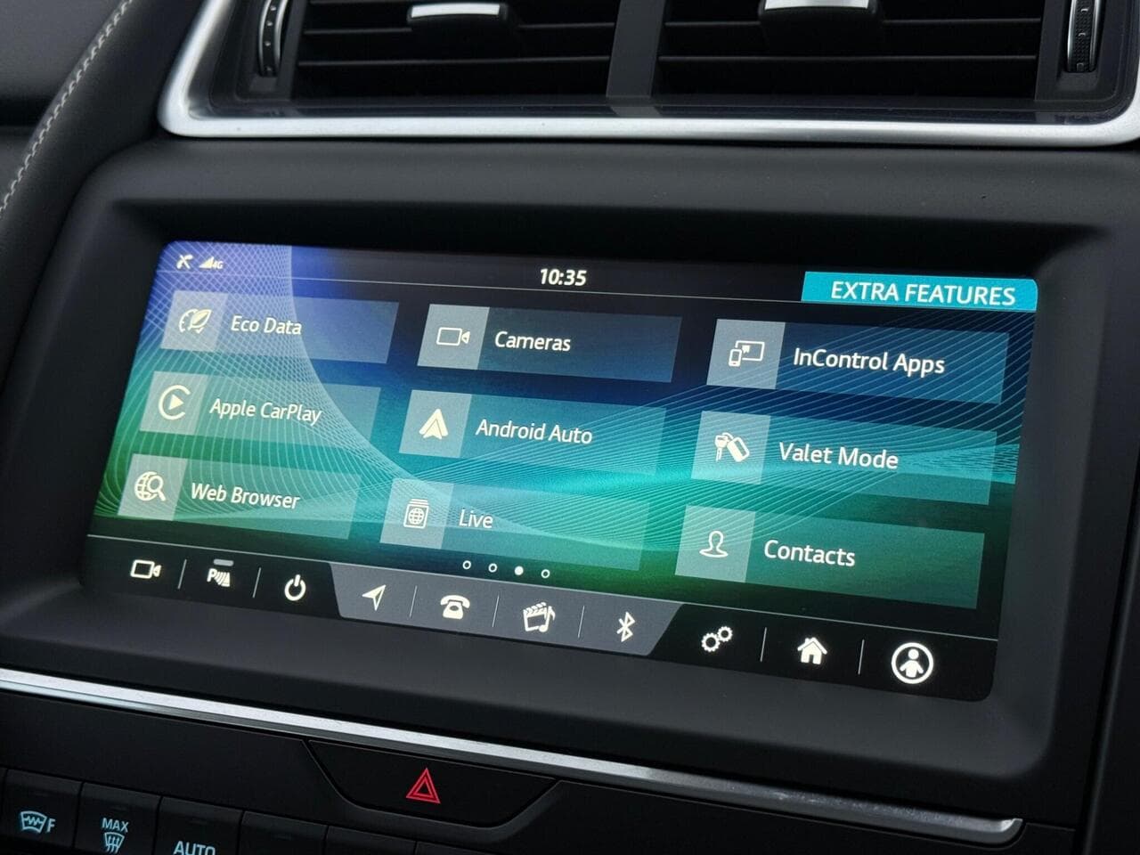 Jaguar E-PACE thumbnail Infotainment System