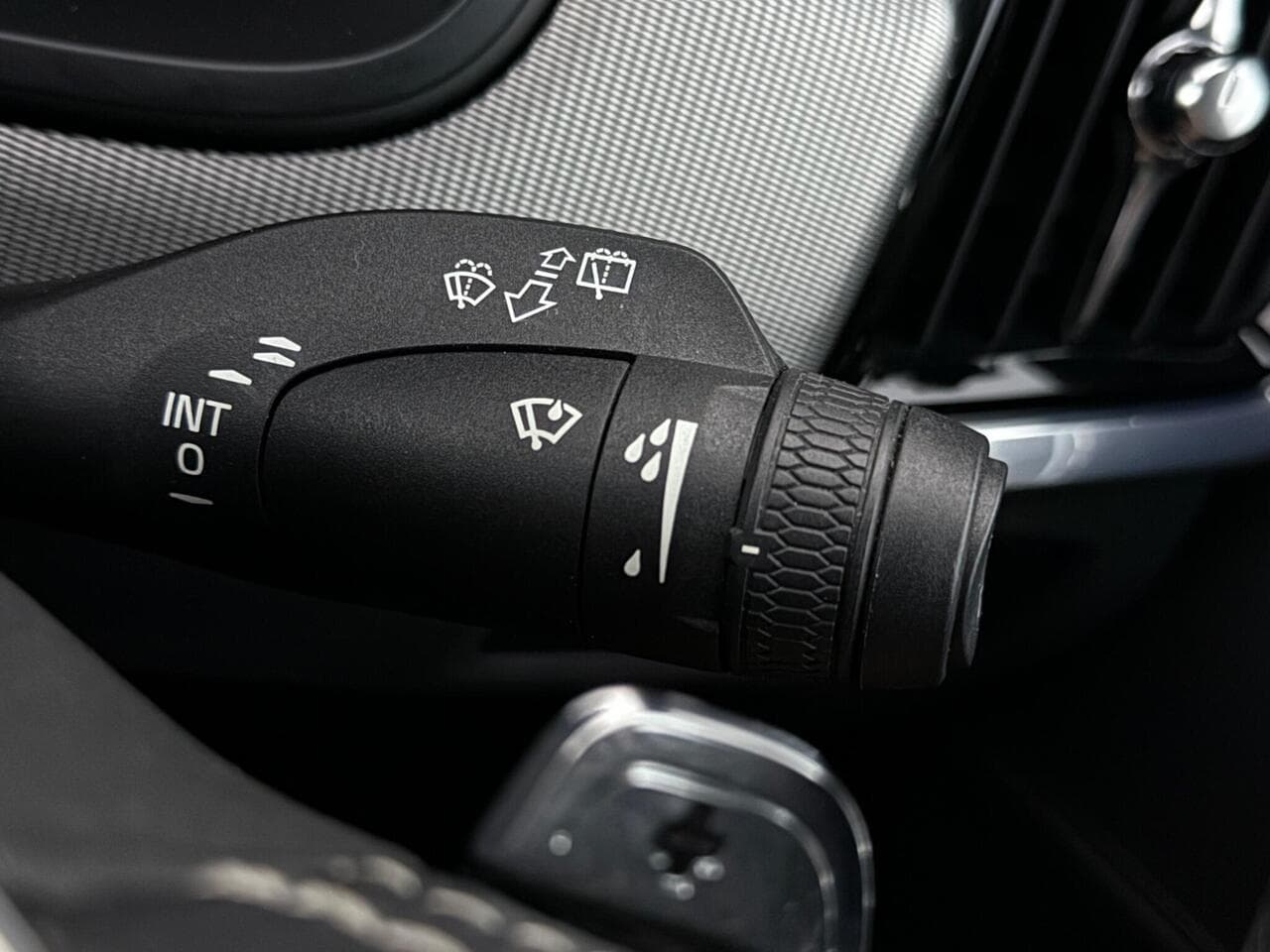 Volvo V90 thumbnail Misc Controls