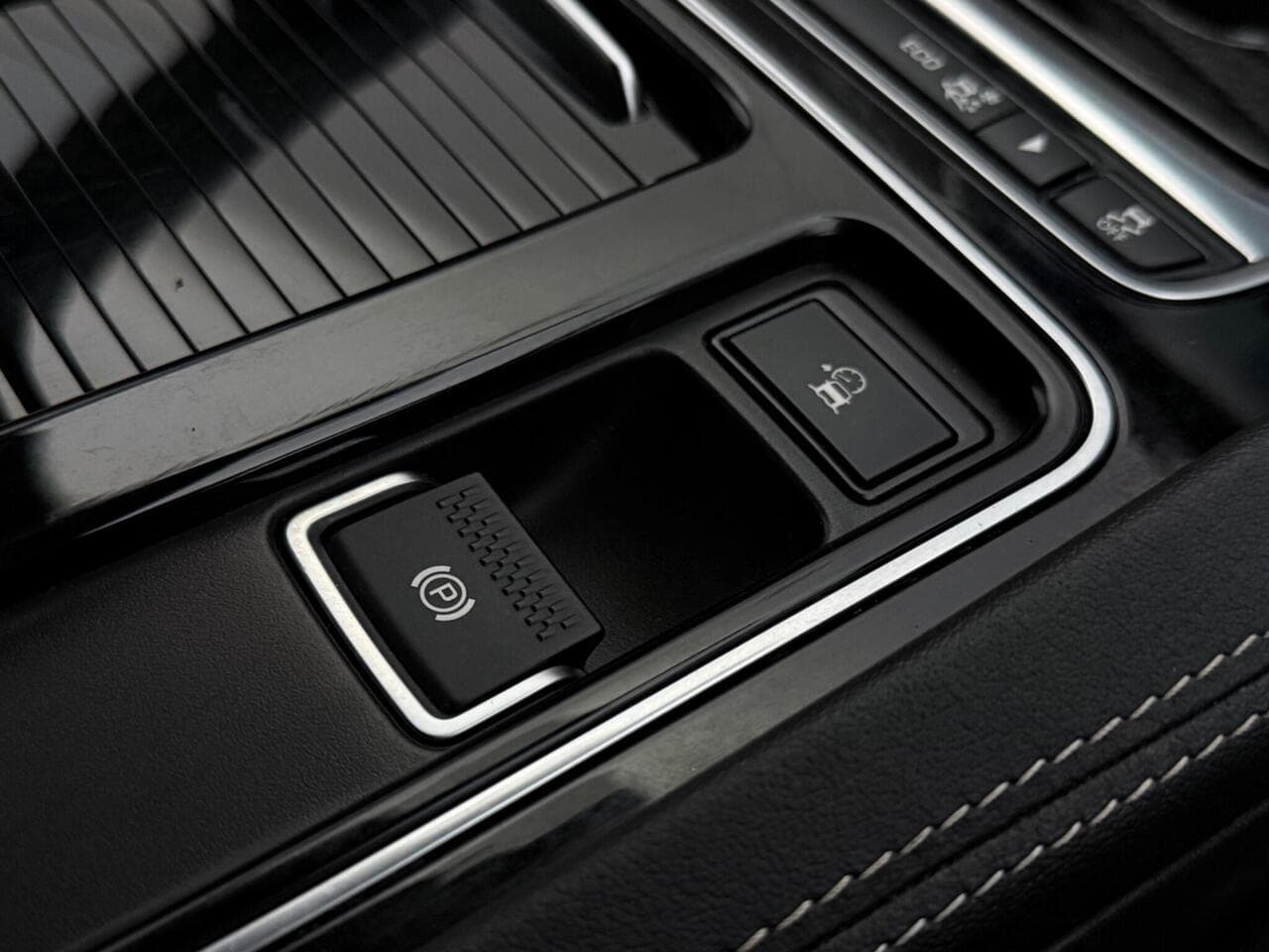 Jaguar F-PACE thumbnail Misc Controls