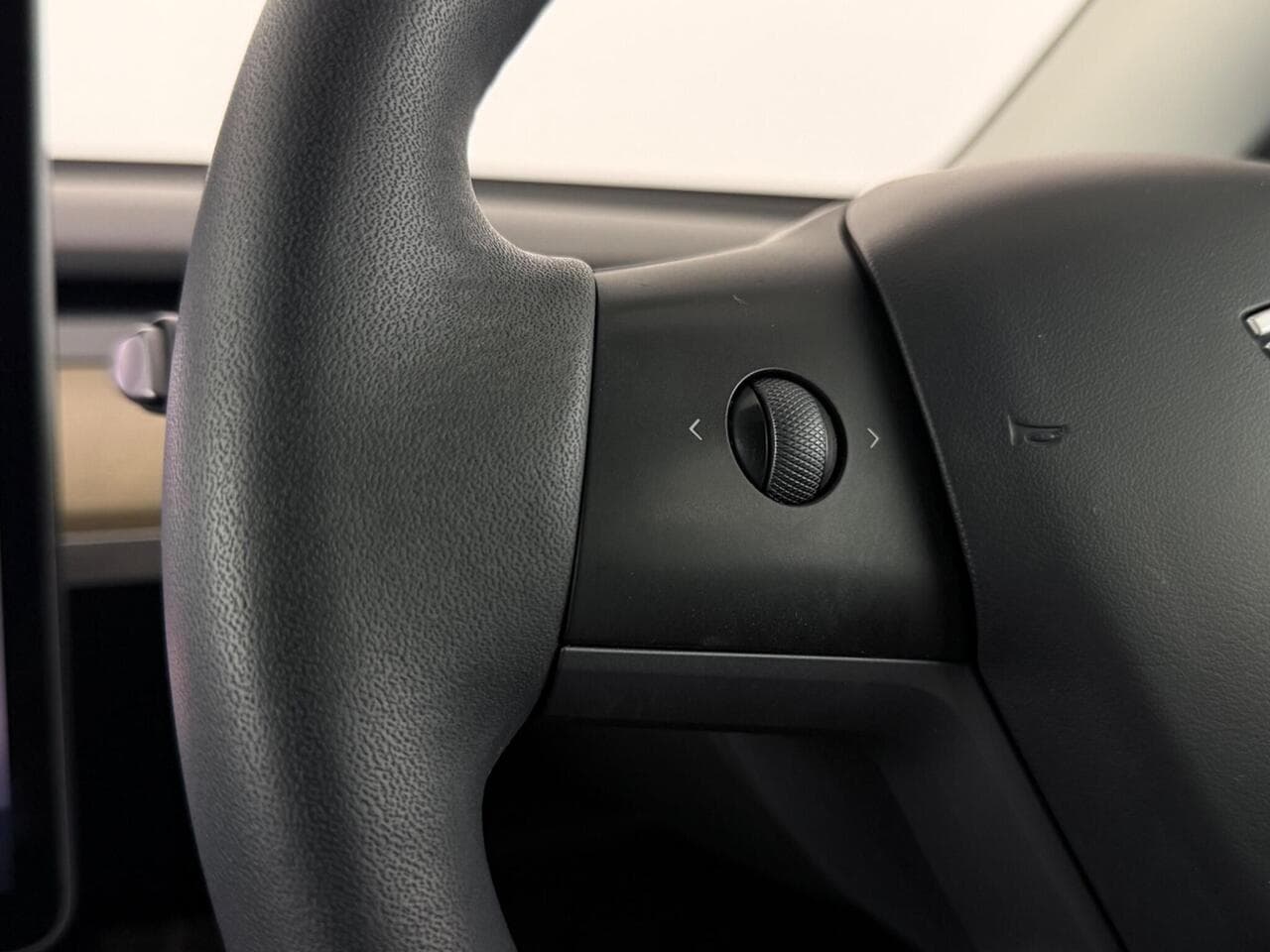 Tesla Model Y thumbnail Misc Controls