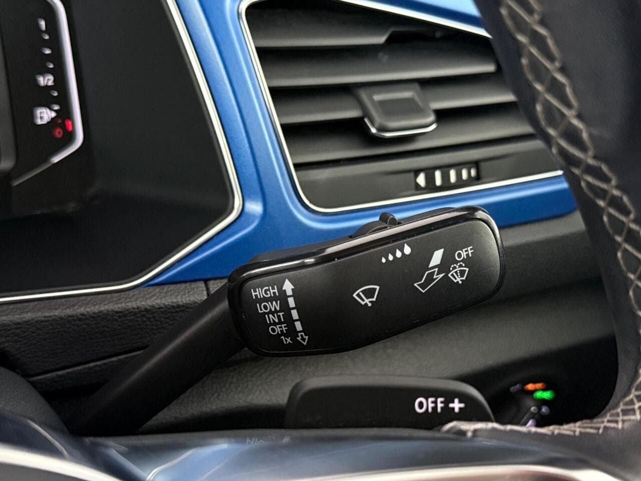 Volkswagen T-Roc thumbnail Misc Controls