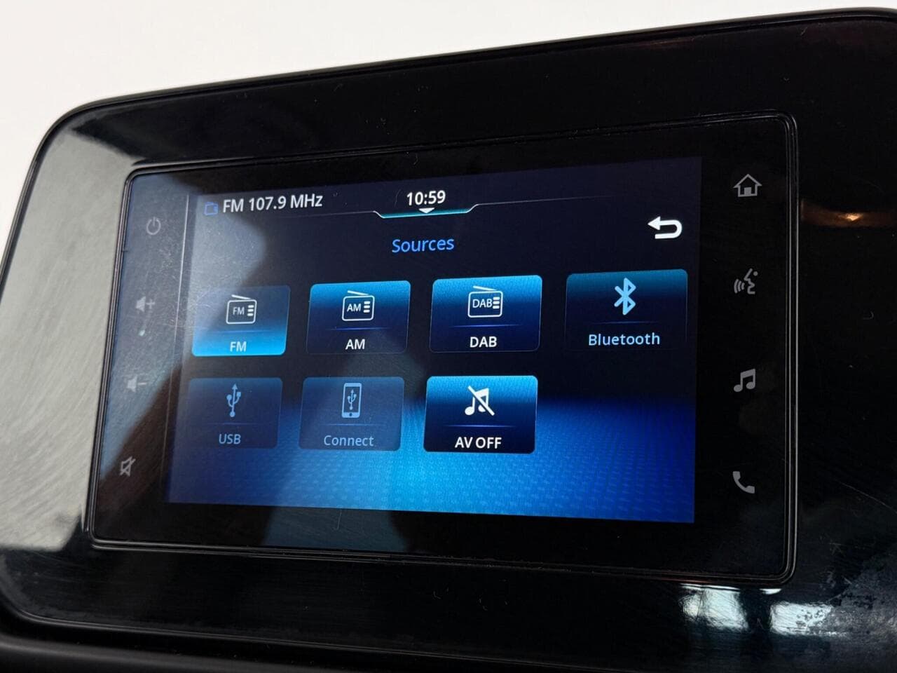 Suzuki S-Cross thumbnail Infotainment System