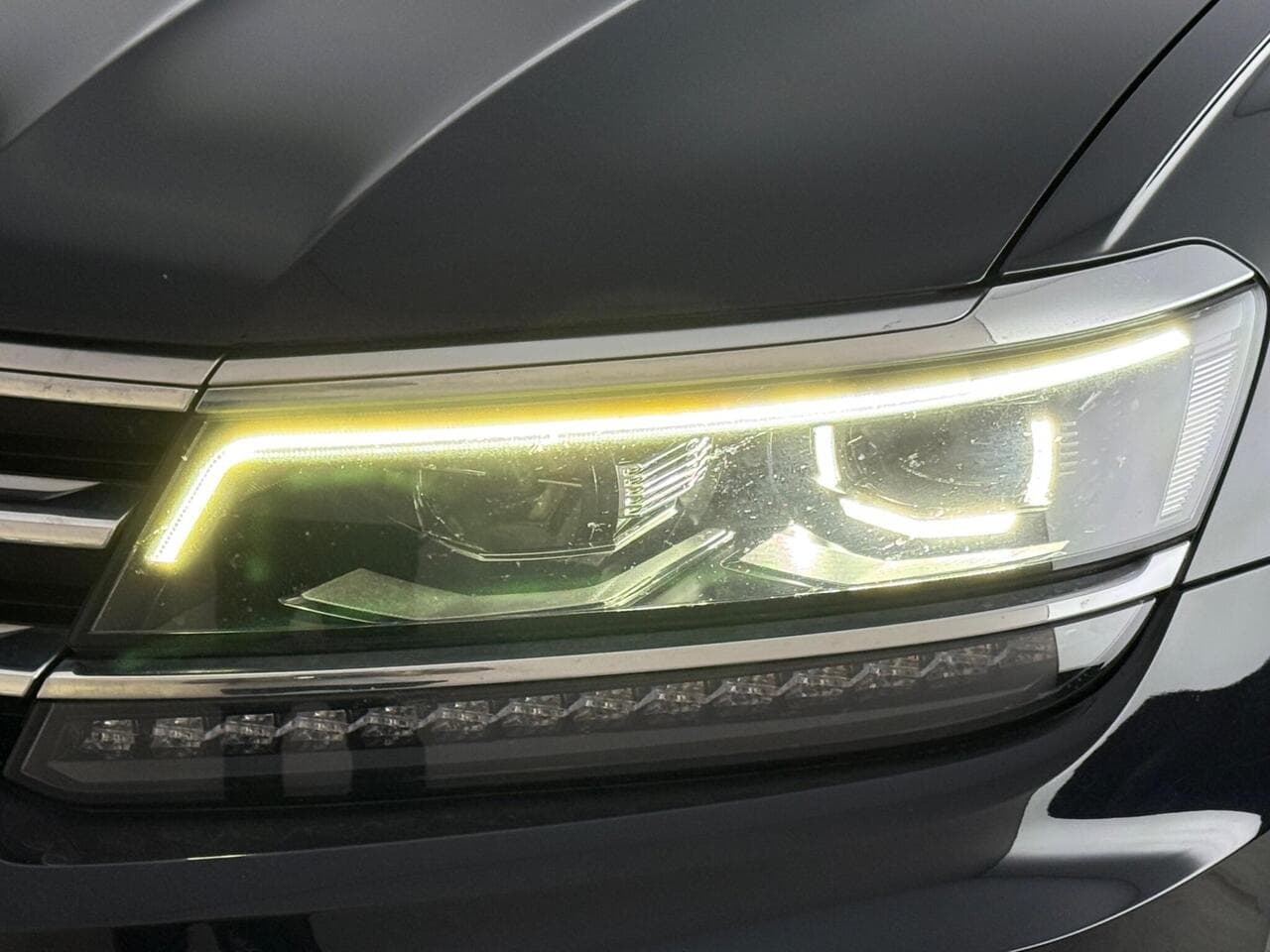 Volkswagen Tiguan thumbnail Lights Front