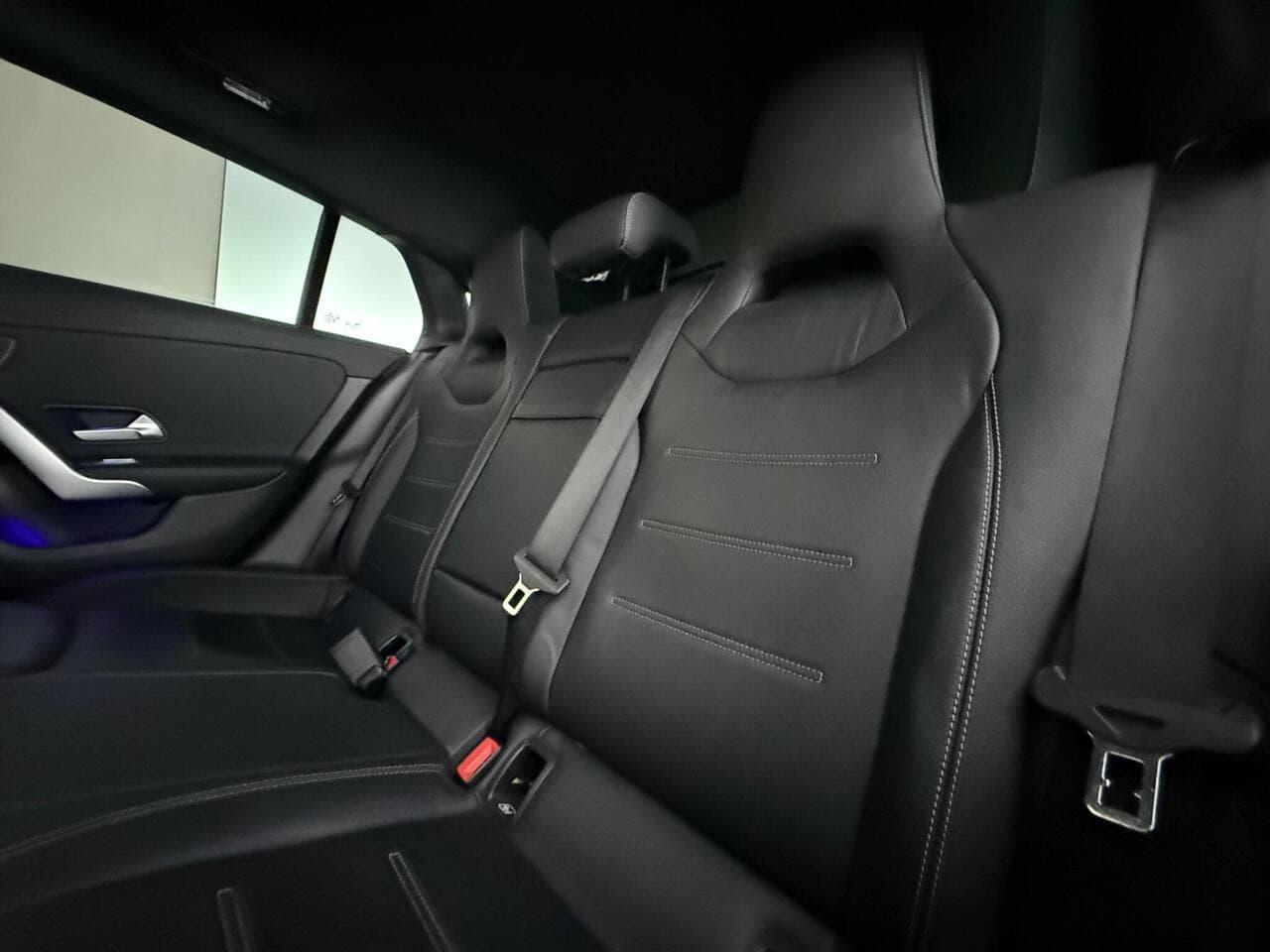 Mercedes-Benz CLA thumbnail Seats Rear
