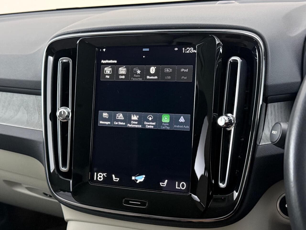 Volvo XC40 thumbnail Infotainment System