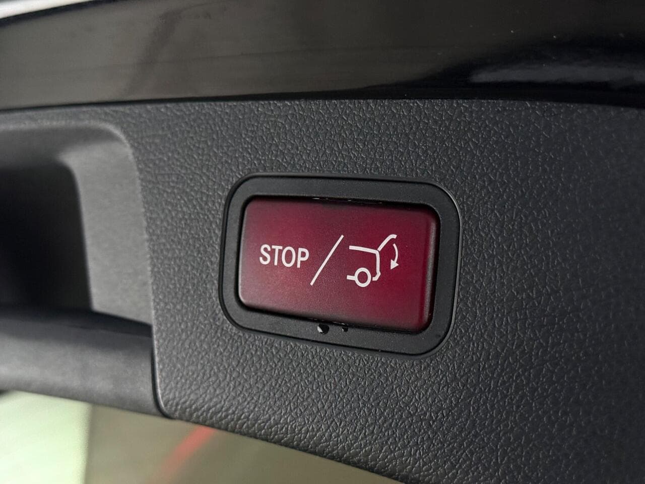 Mercedes-Benz GLA thumbnail Misc Controls