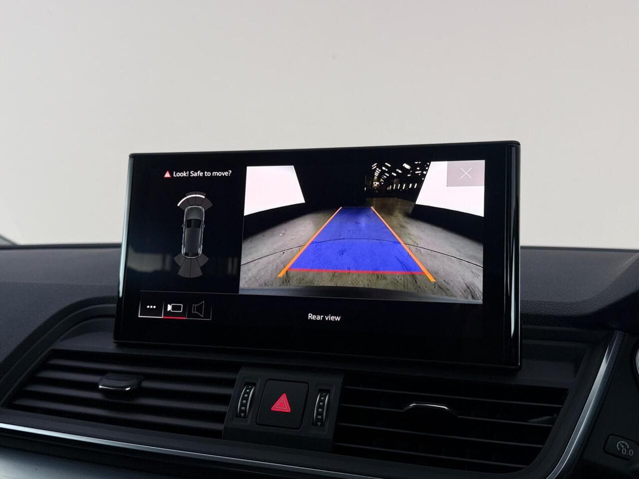 Audi Q5 thumbnail Infotainment System