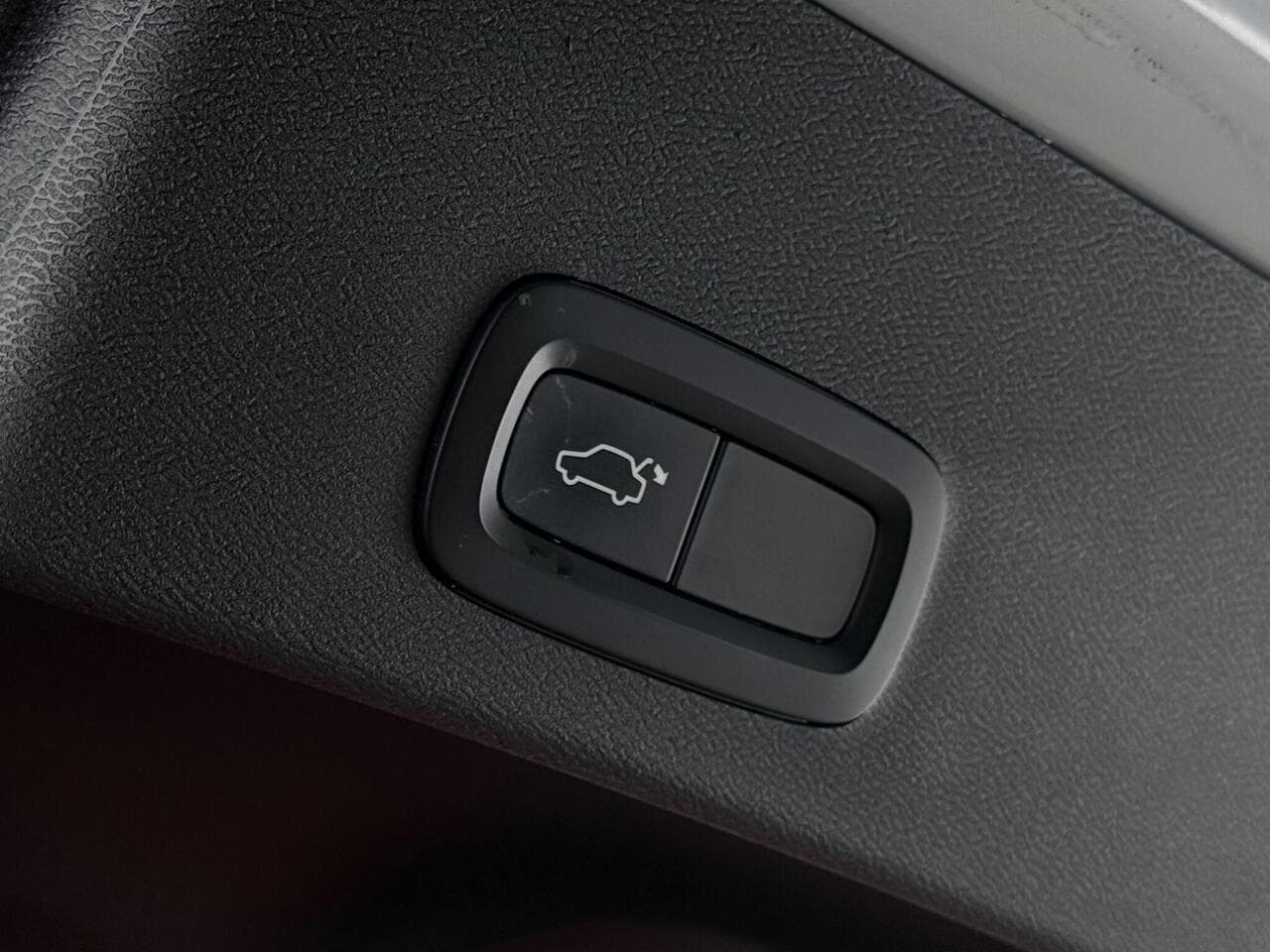 Volvo XC40 thumbnail Misc Controls