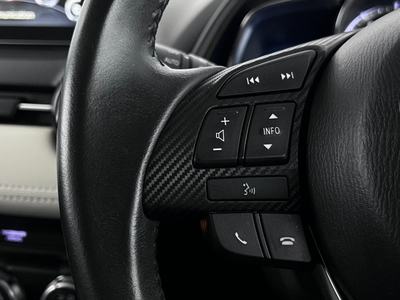 Mazda CX-3 thumbnail Misc Controls