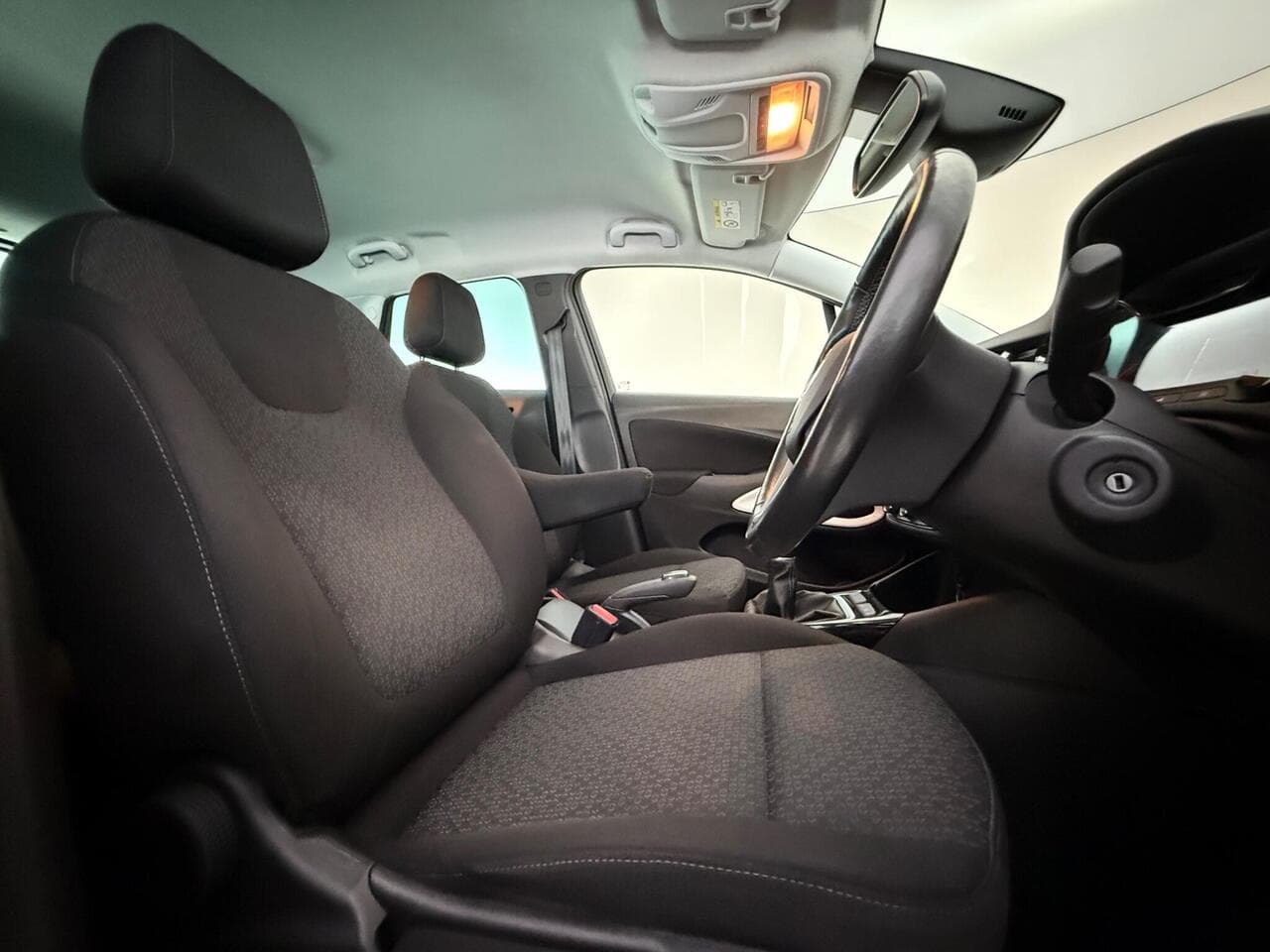 Vauxhall Crossland thumbnail Seat Driver
