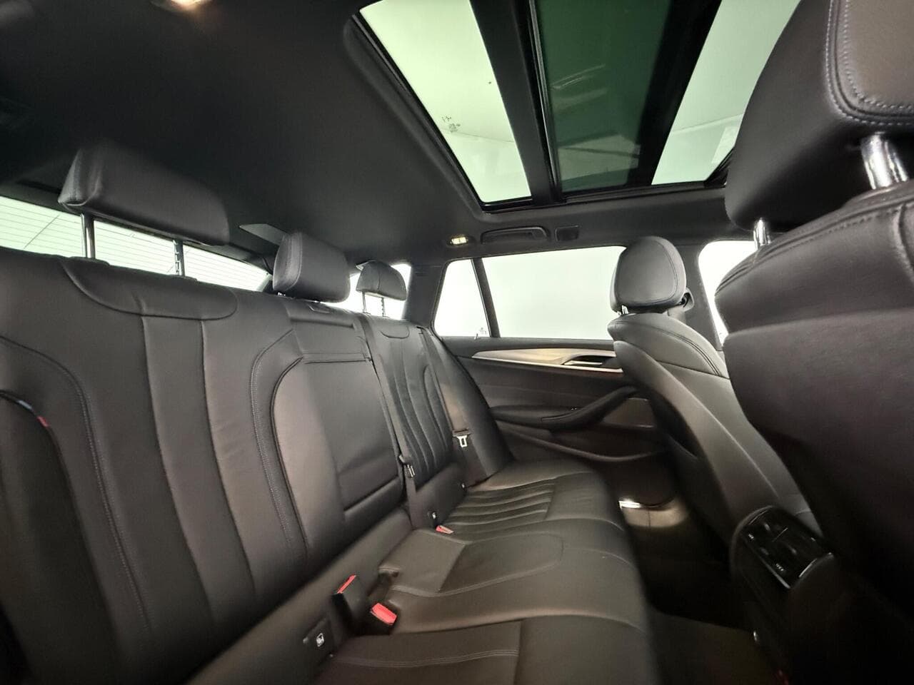 BMW 5 Series thumbnail Seats Rear