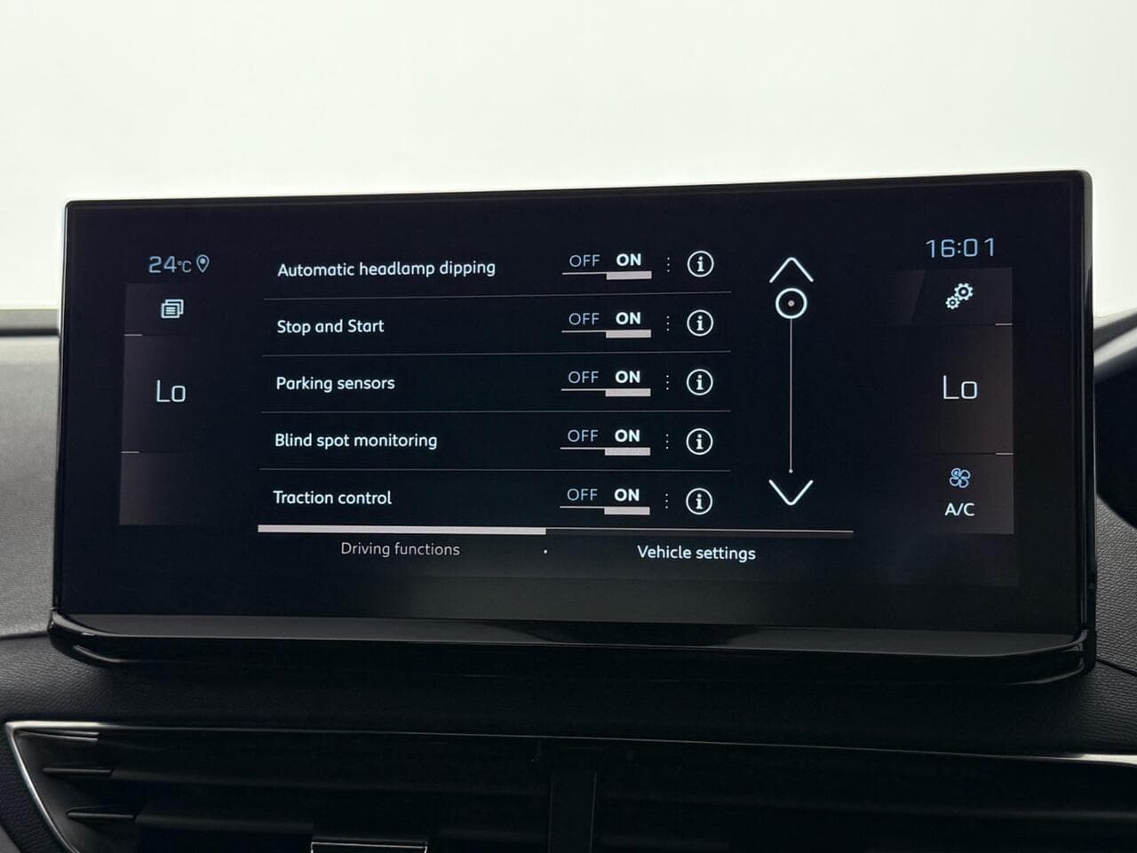 Peugeot 3008 thumbnail Infotainment System
