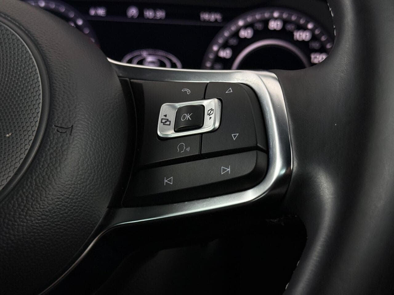 Volkswagen Tiguan thumbnail Misc Controls