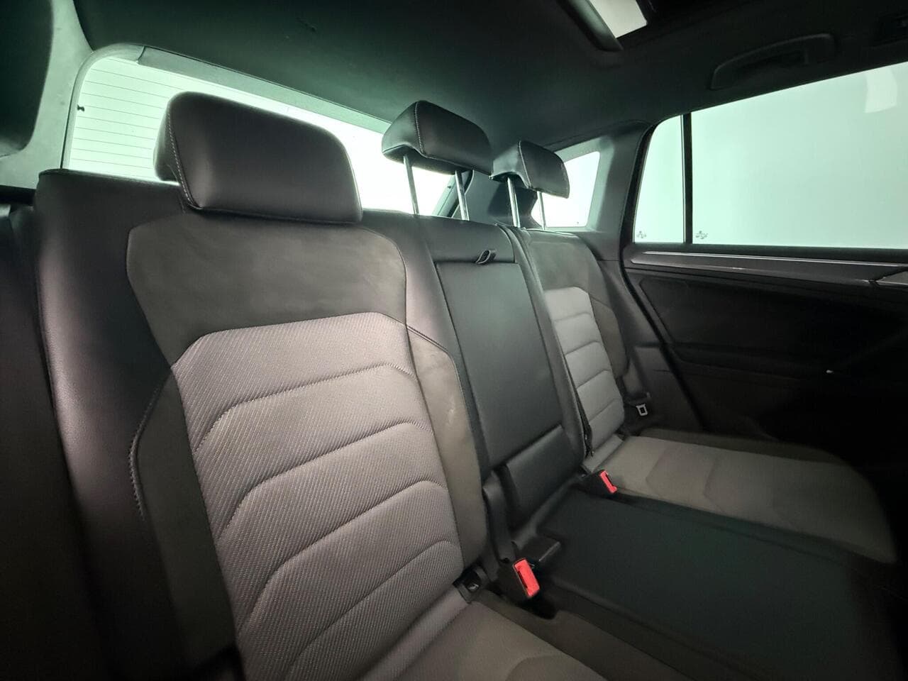 Volkswagen Tiguan thumbnail Seats Rear