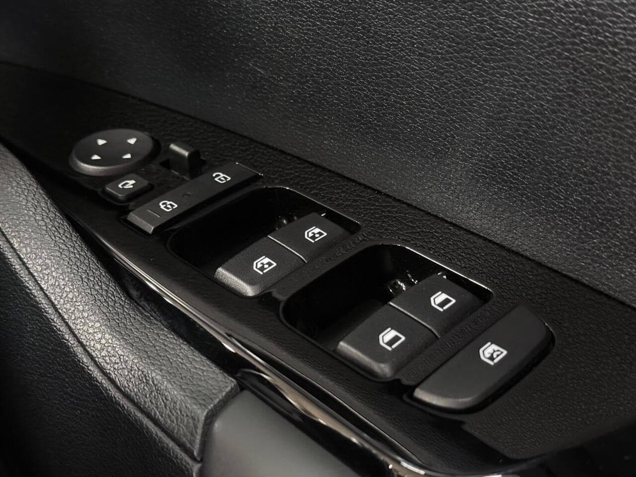 Kia Sportage thumbnail Misc Controls