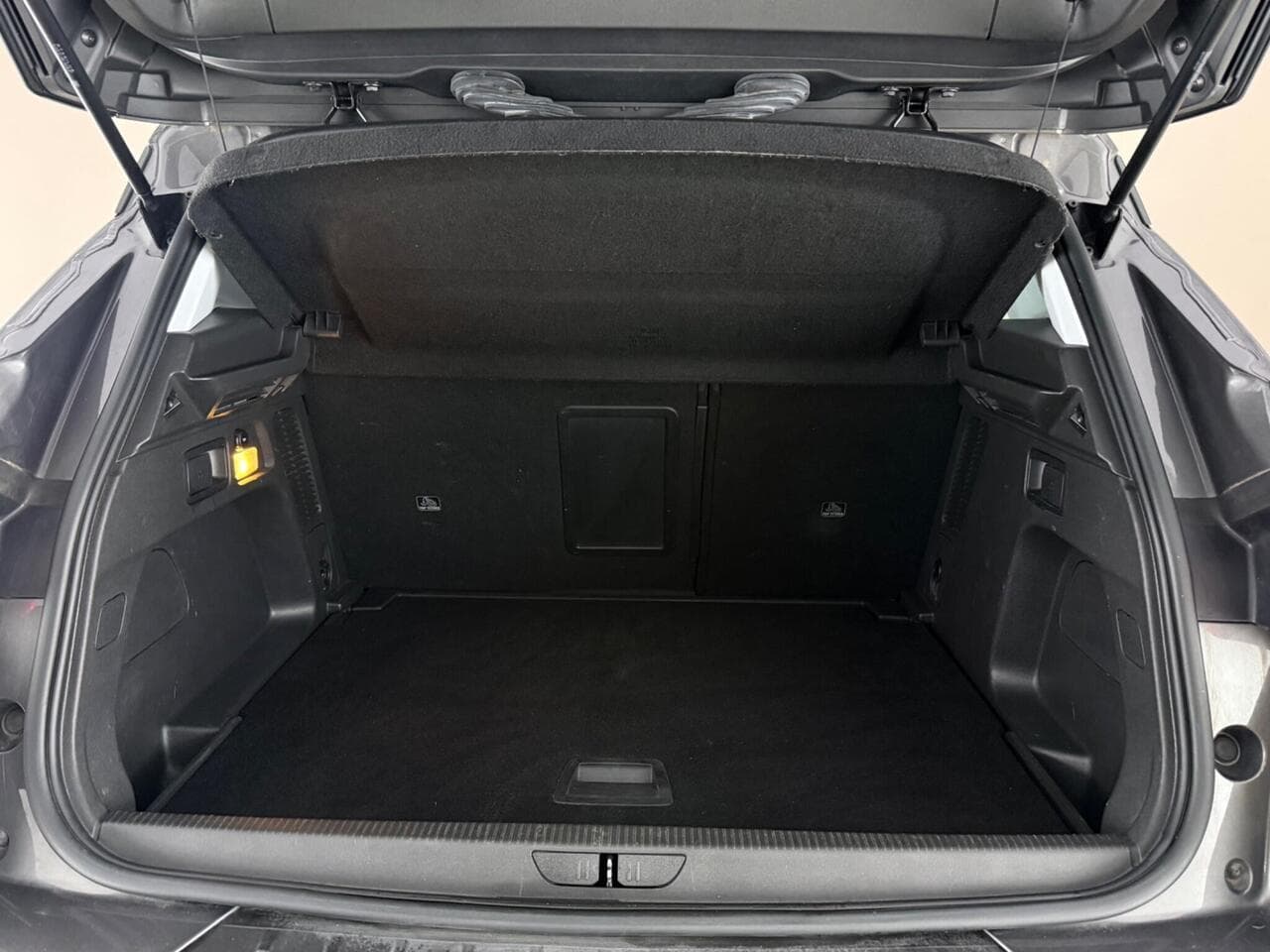 Vauxhall Grandland X thumbnail Boot