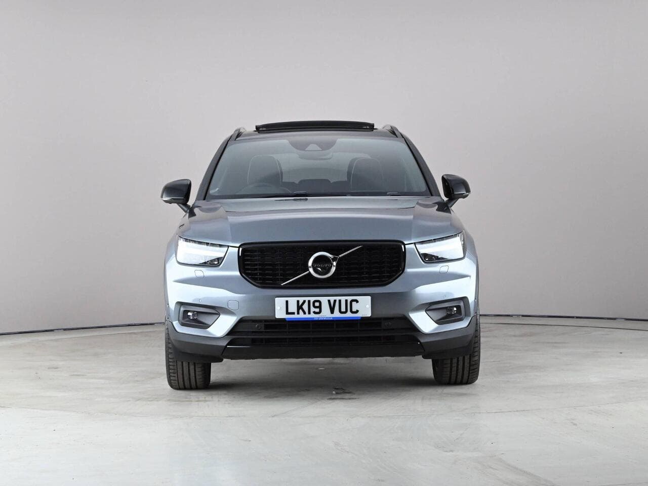 Volvo XC40 thumbnail Front