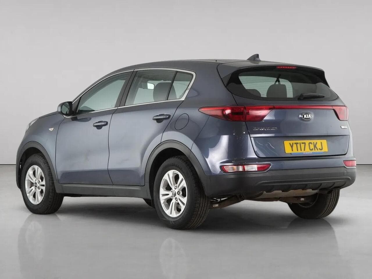 Kia Sportage thumbnail Rear Left