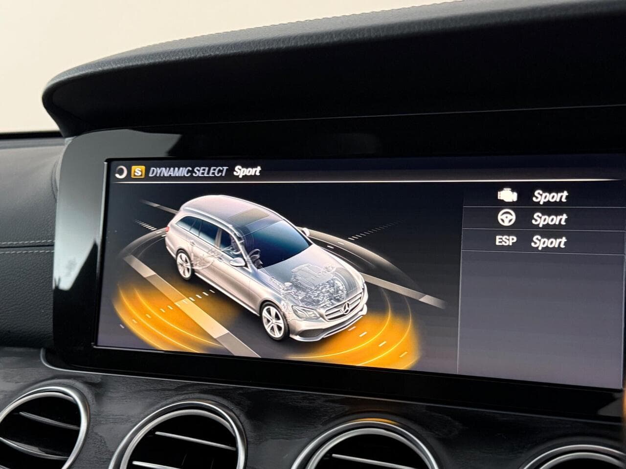Mercedes-Benz E Class thumbnail Infotainment System