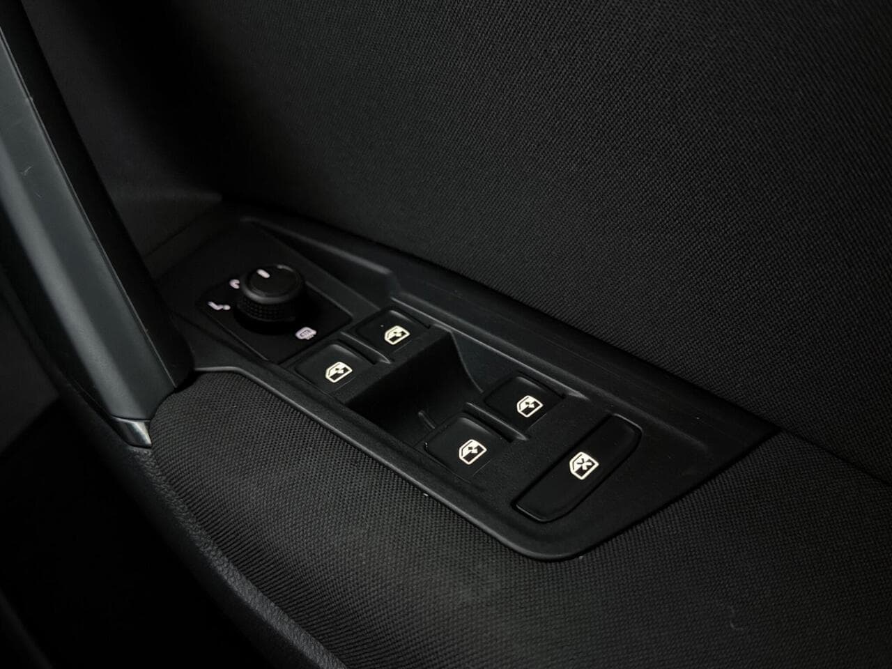 Volkswagen Tiguan thumbnail Misc Controls