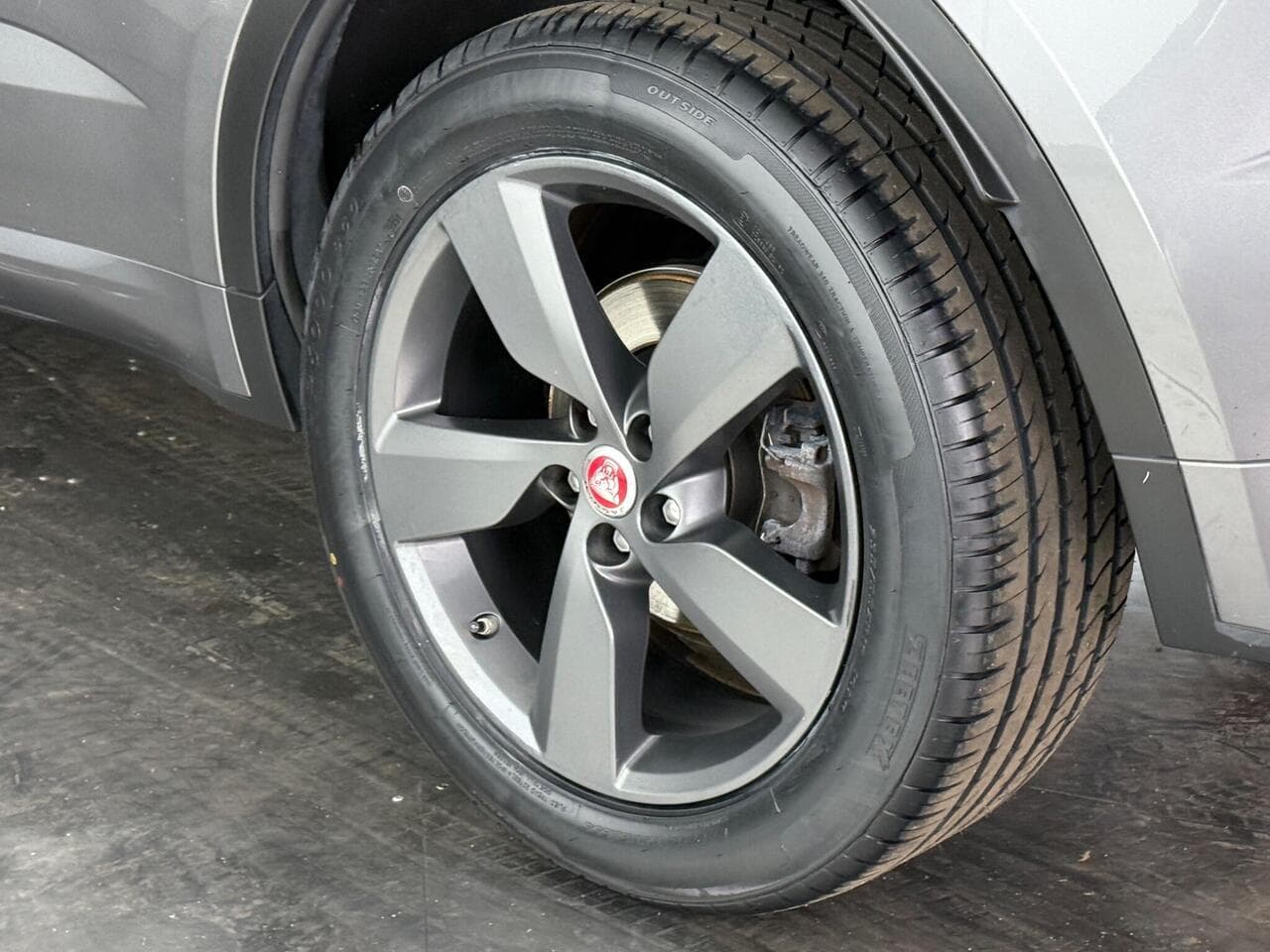 Jaguar E-PACE thumbnail Wheel