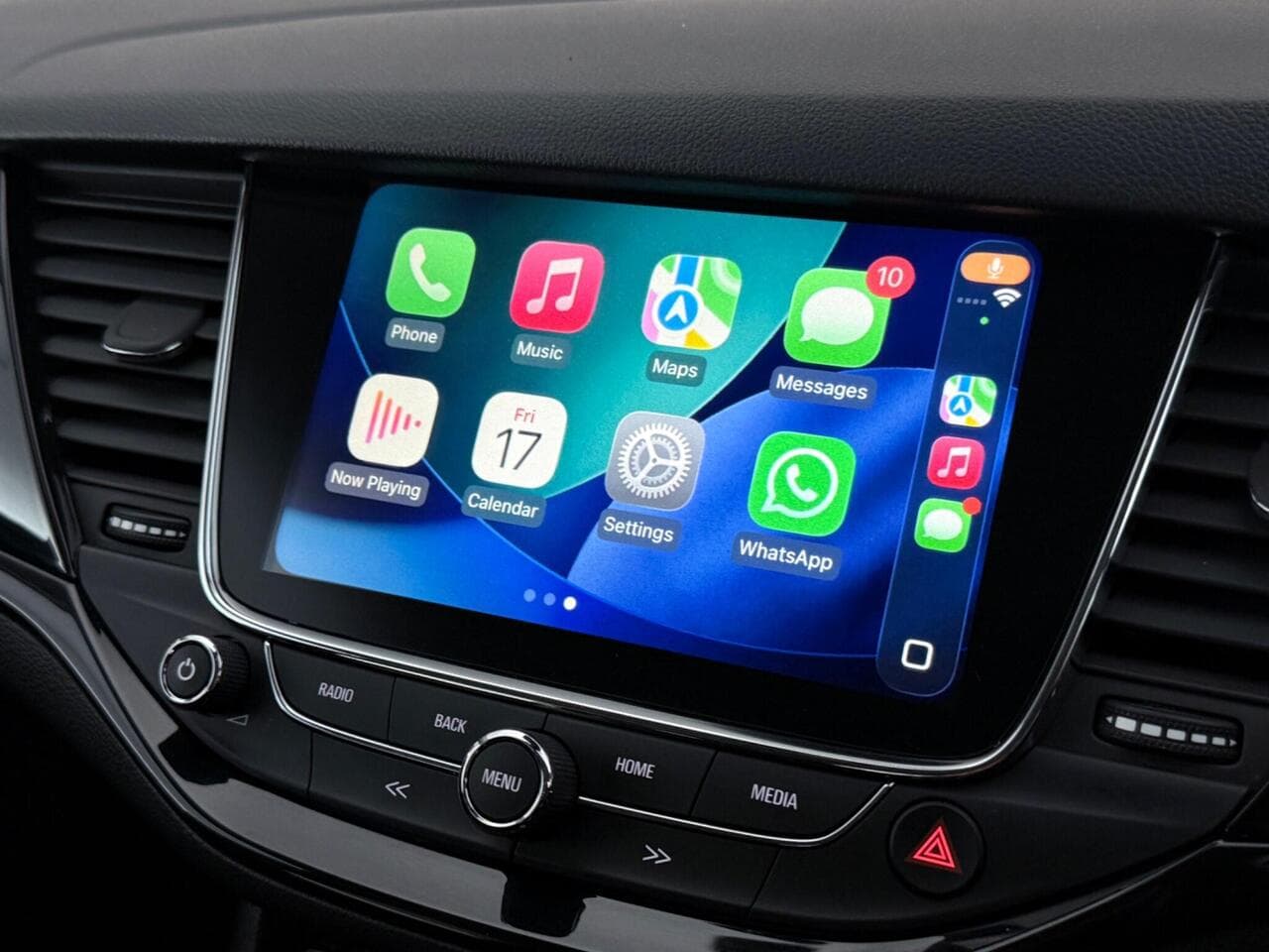 Vauxhall Astra thumbnail Infotainment System