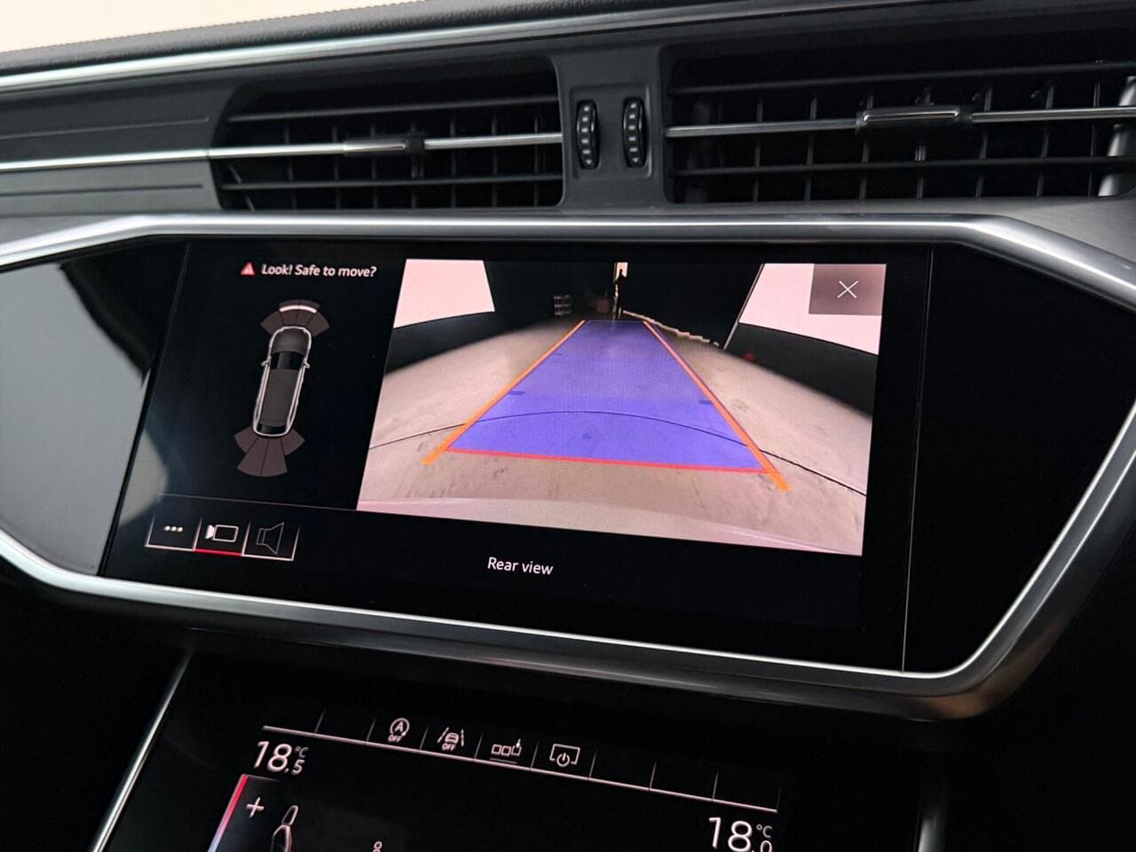 Audi A6 Avant thumbnail Infotainment System