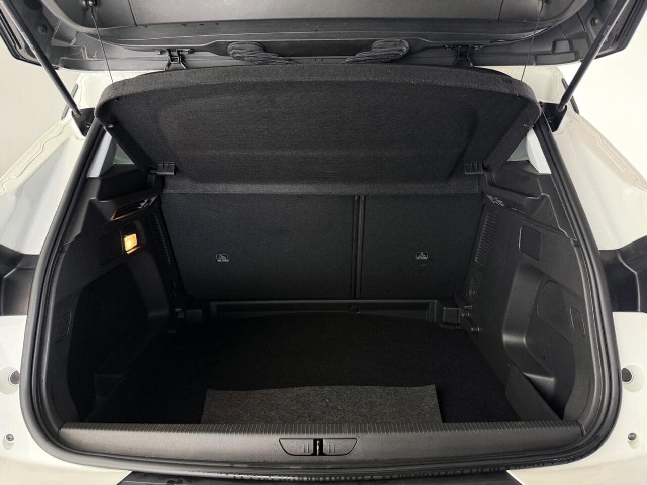Vauxhall Grandland thumbnail Boot