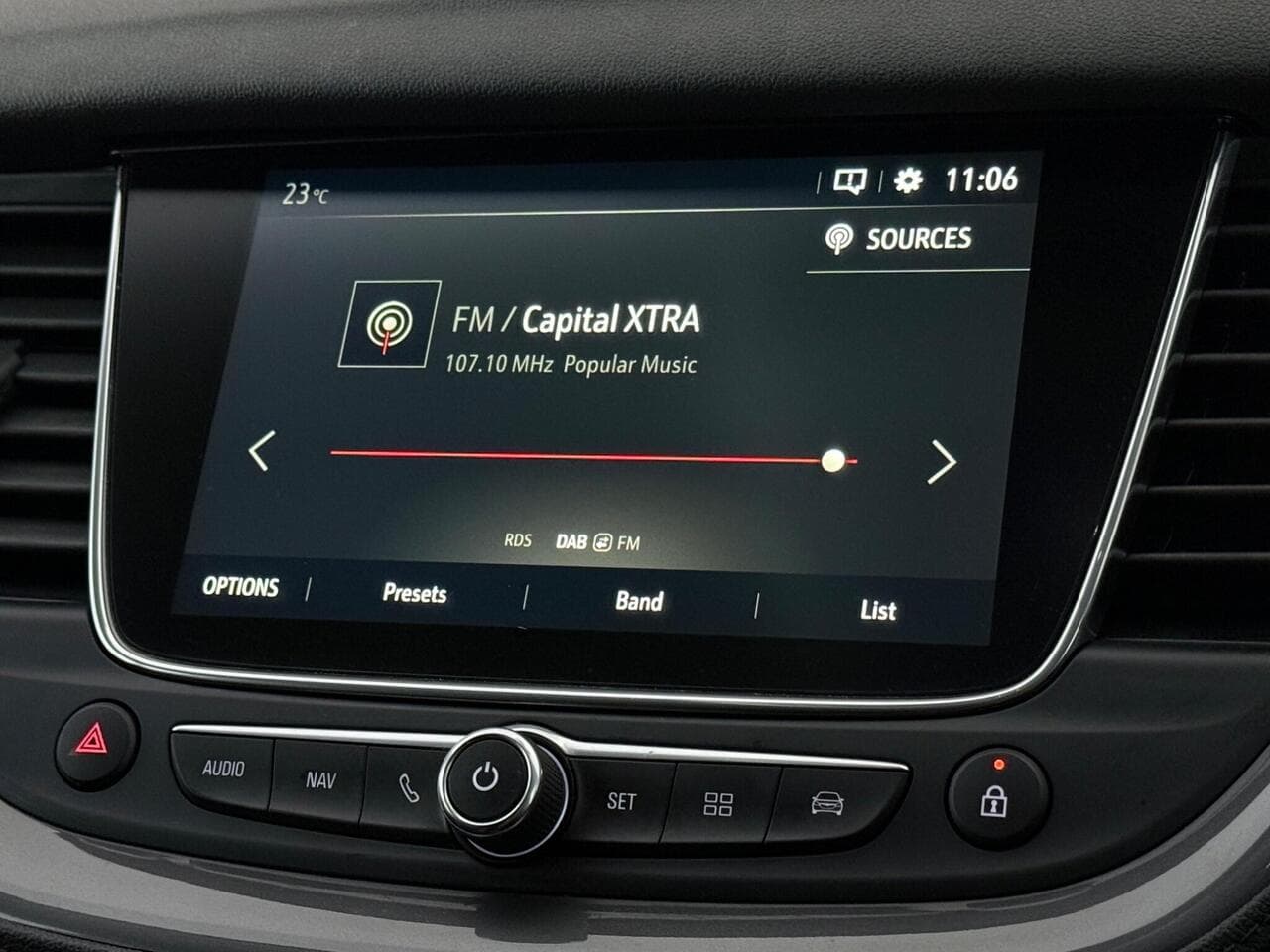Vauxhall Grandland X thumbnail Infotainment System