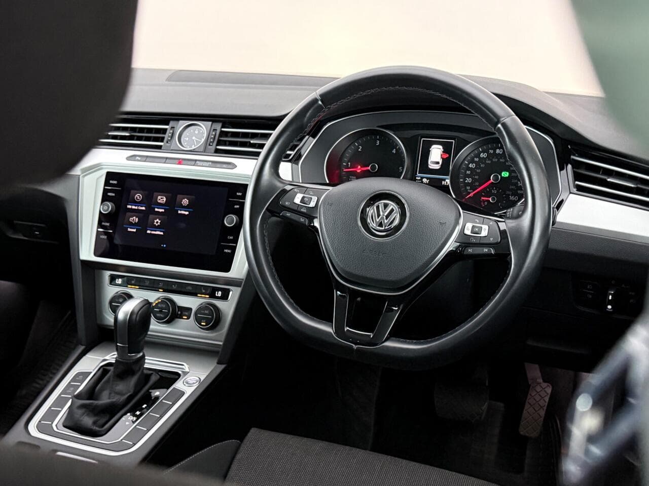 Volkswagen Passat thumbnail Interior Front