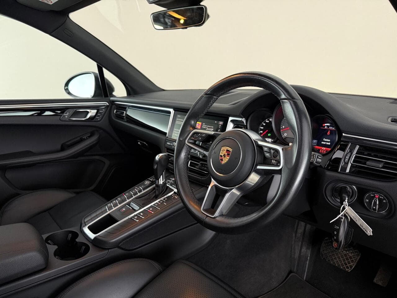 Porsche Macan thumbnail Interior Front