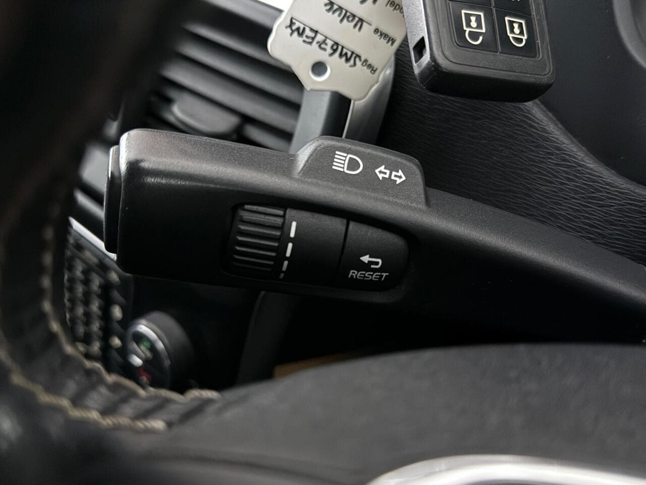 Volvo V40 thumbnail Misc Controls