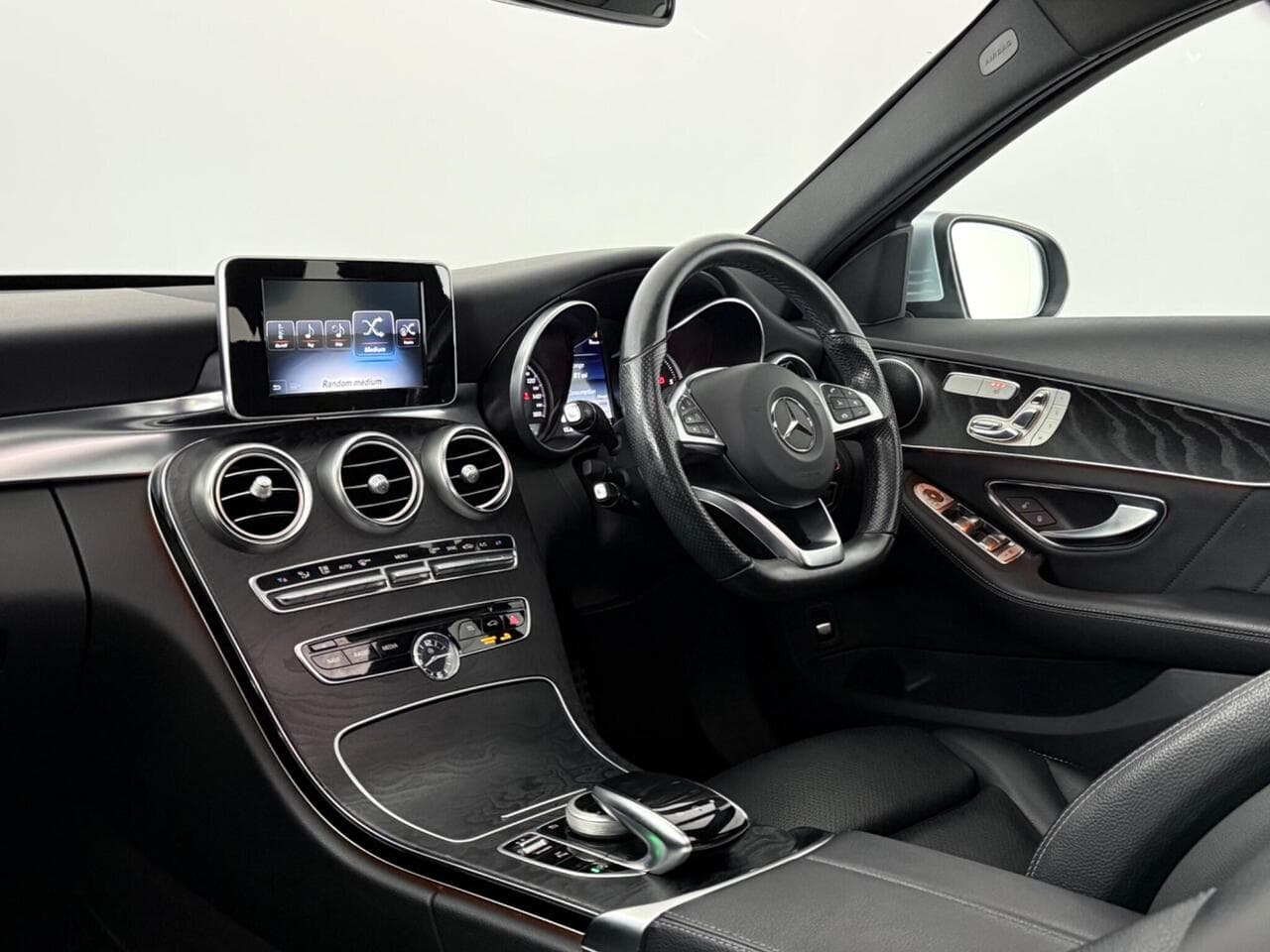 Mercedes-Benz C Class thumbnail Interior Front