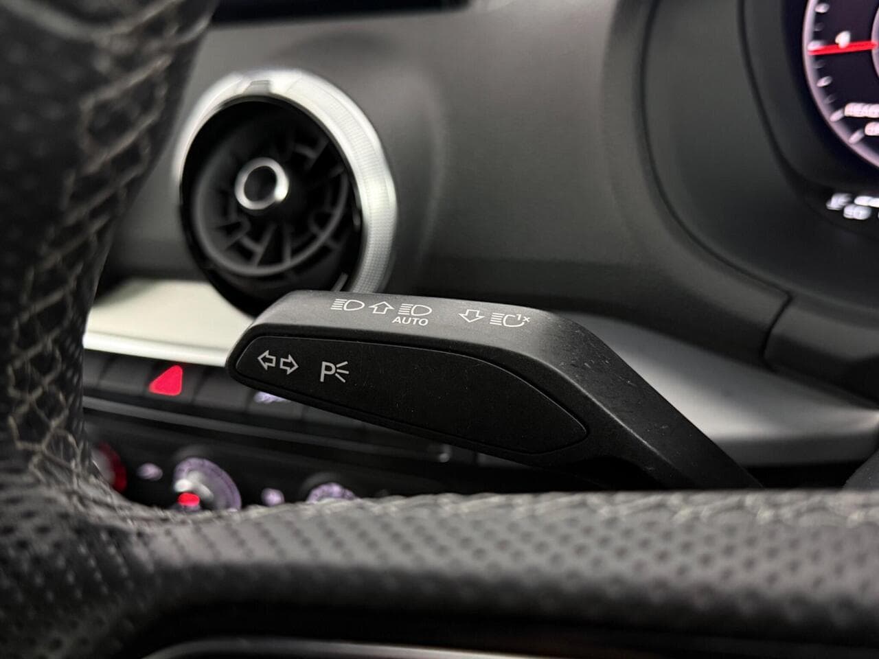 Audi Q2 thumbnail Misc Controls