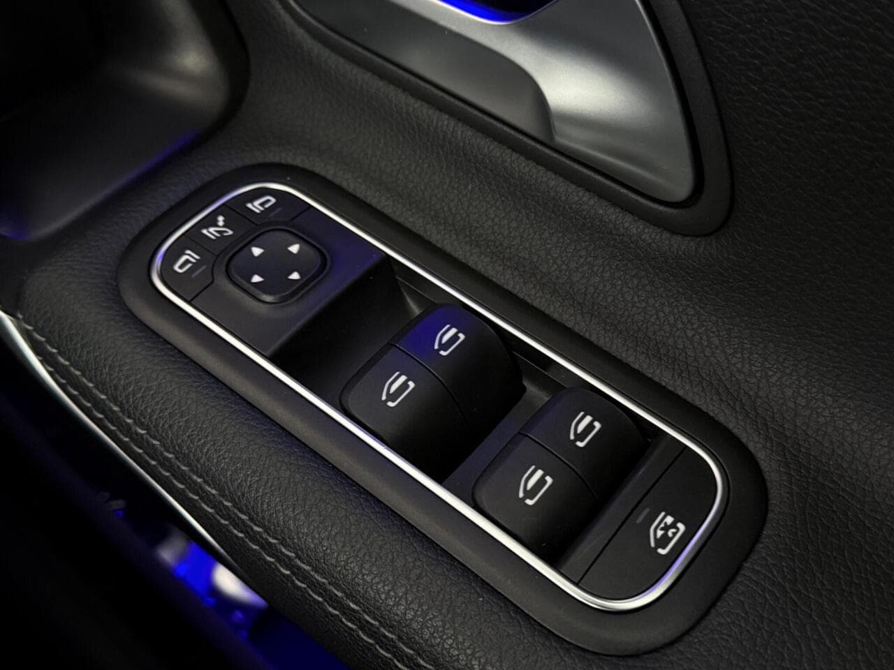 Mercedes-Benz CLA thumbnail Misc Controls