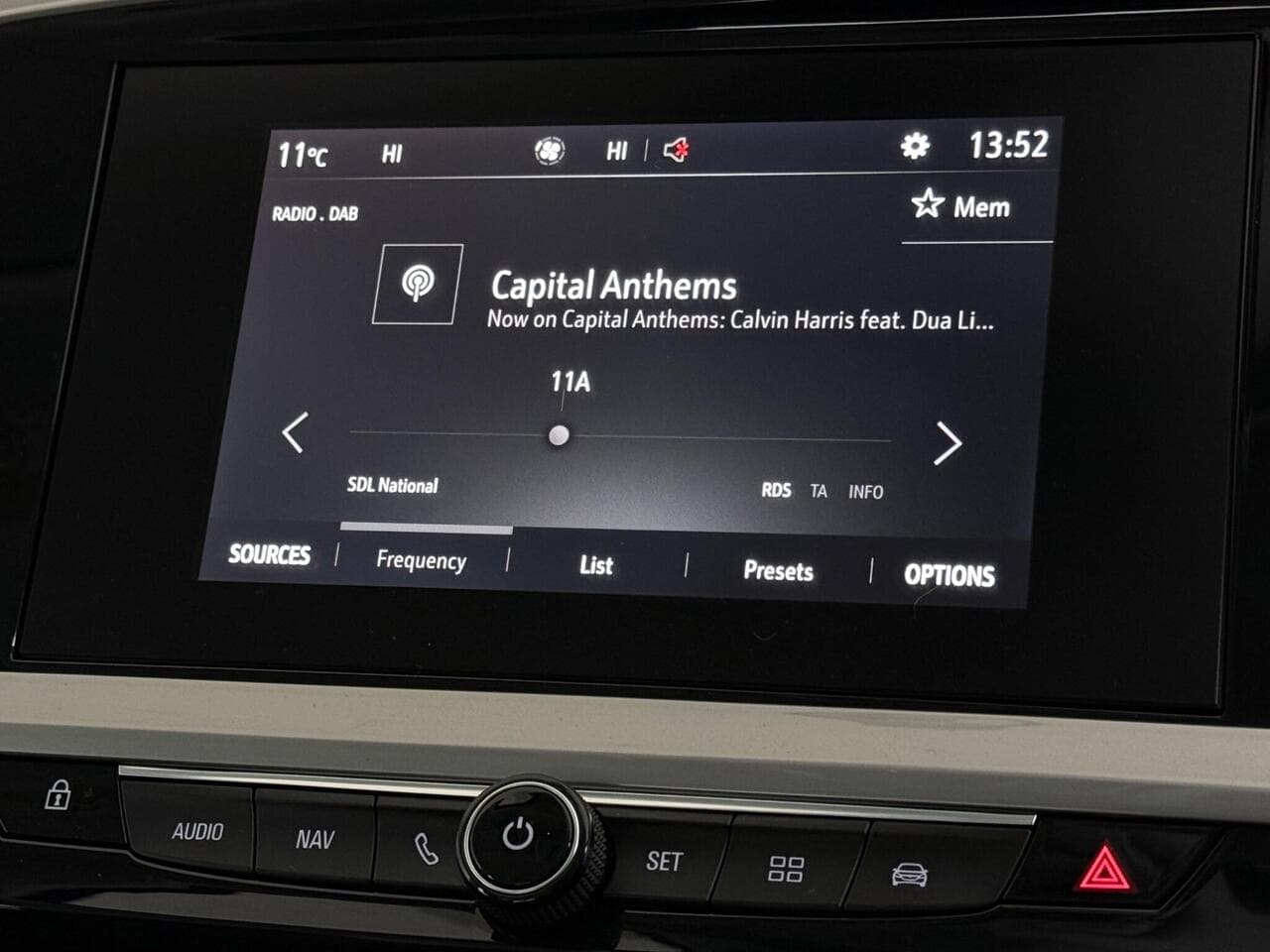 Vauxhall Grandland thumbnail Infotainment System