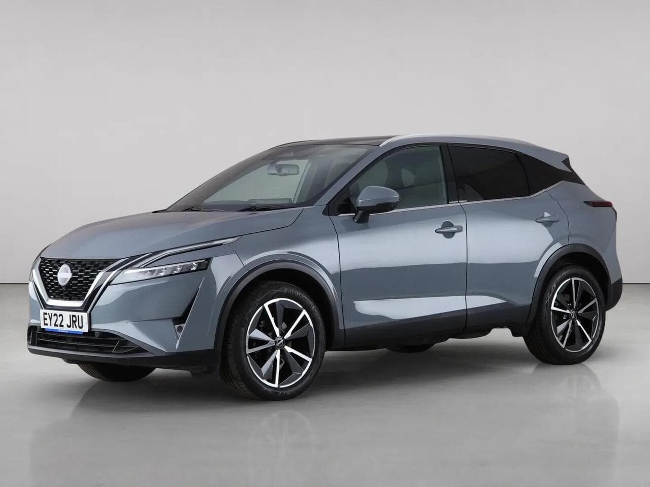 Nissan Qashqai thumbnail Front Left