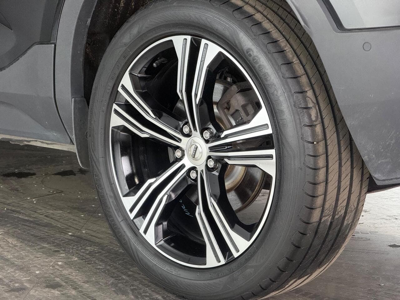 Volvo XC40 thumbnail Wheel