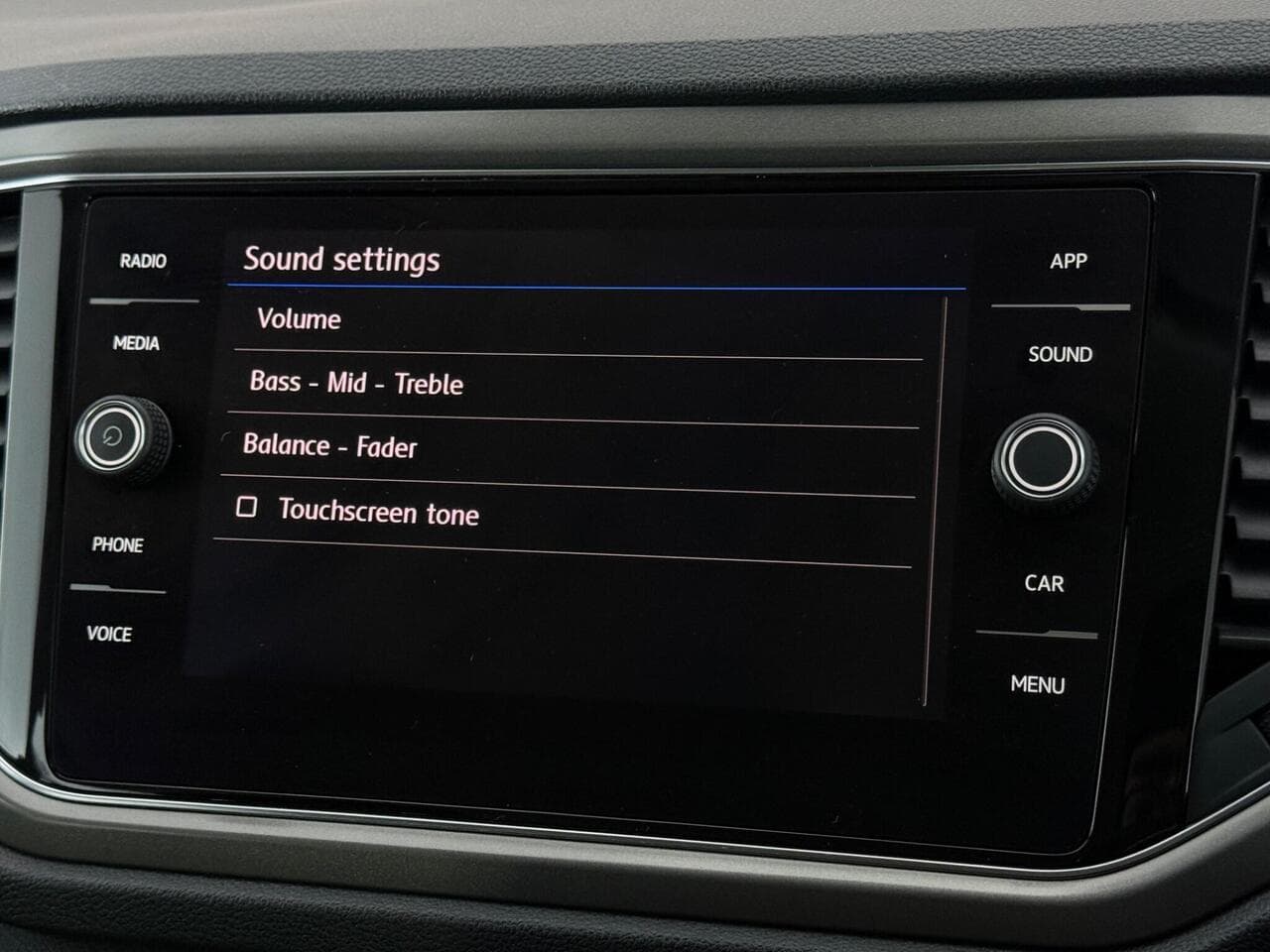 Volkswagen T-Roc thumbnail Infotainment System