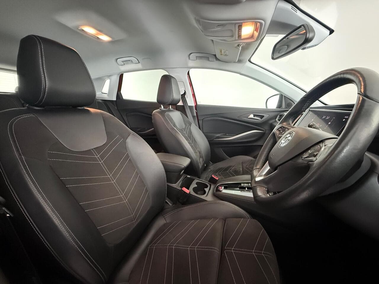 Vauxhall Grandland thumbnail Seat Driver