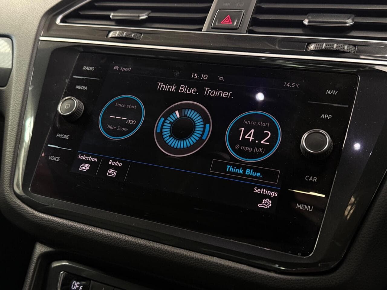 Volkswagen Tiguan thumbnail Infotainment System