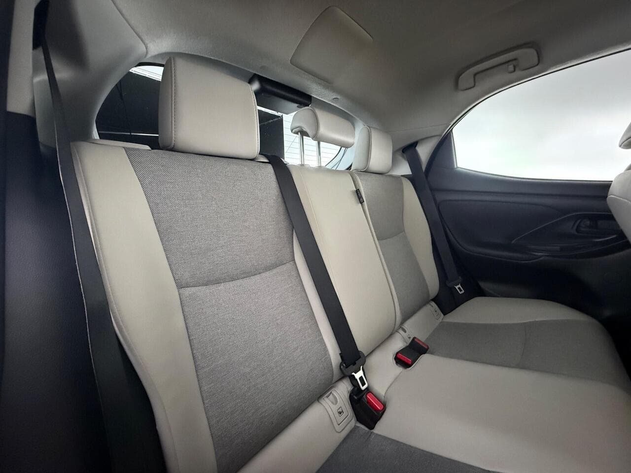 Toyota Yaris thumbnail Seats Rear