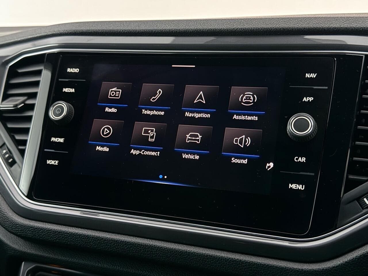 Volkswagen T-Roc thumbnail Infotainment System
