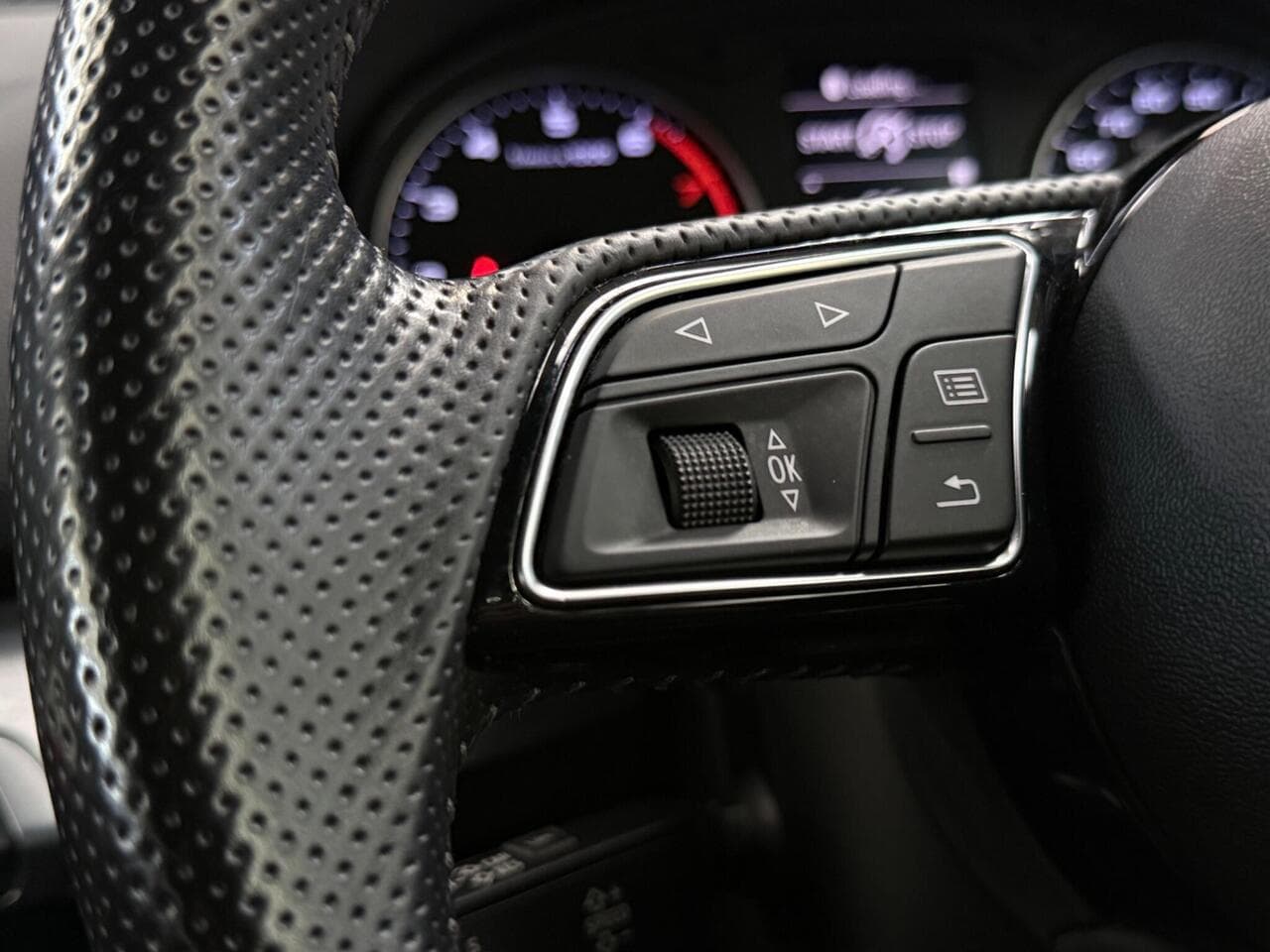 Audi Q2 thumbnail Misc Controls