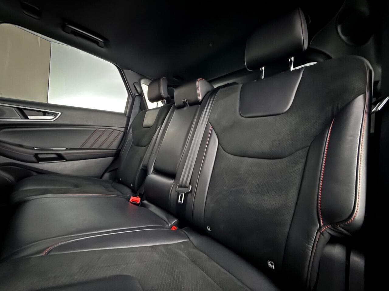 Ford Edge thumbnail Seats Rear