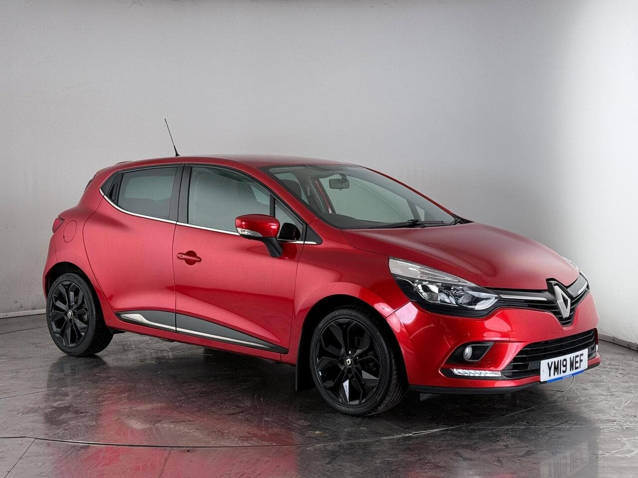 Renault Clio - Renault Clio 1.5 dCi Iconic EDC Euro 6 (s/s) 5dr