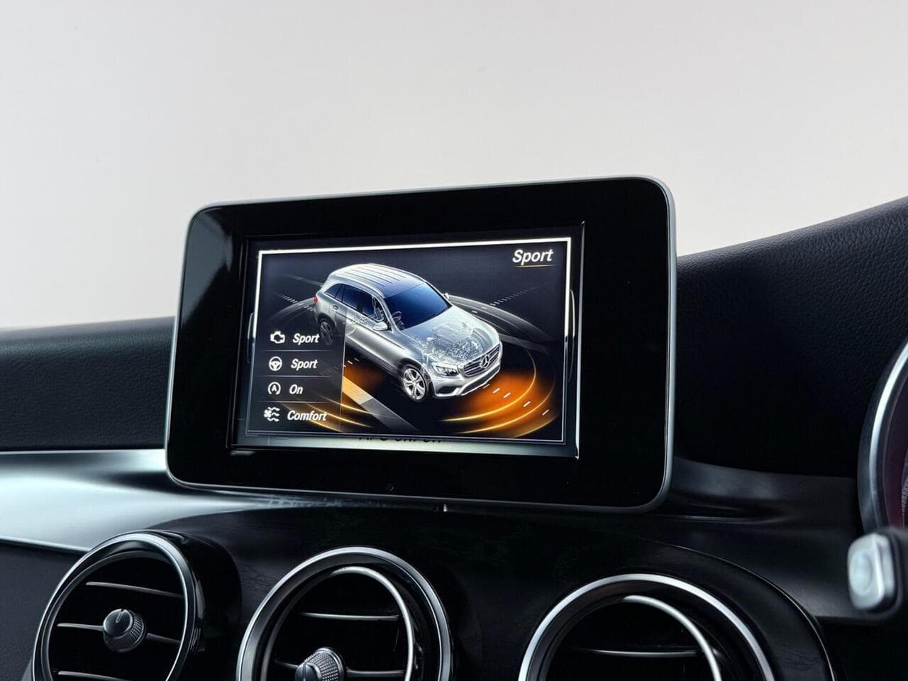 Mercedes-Benz GLC thumbnail Infotainment System