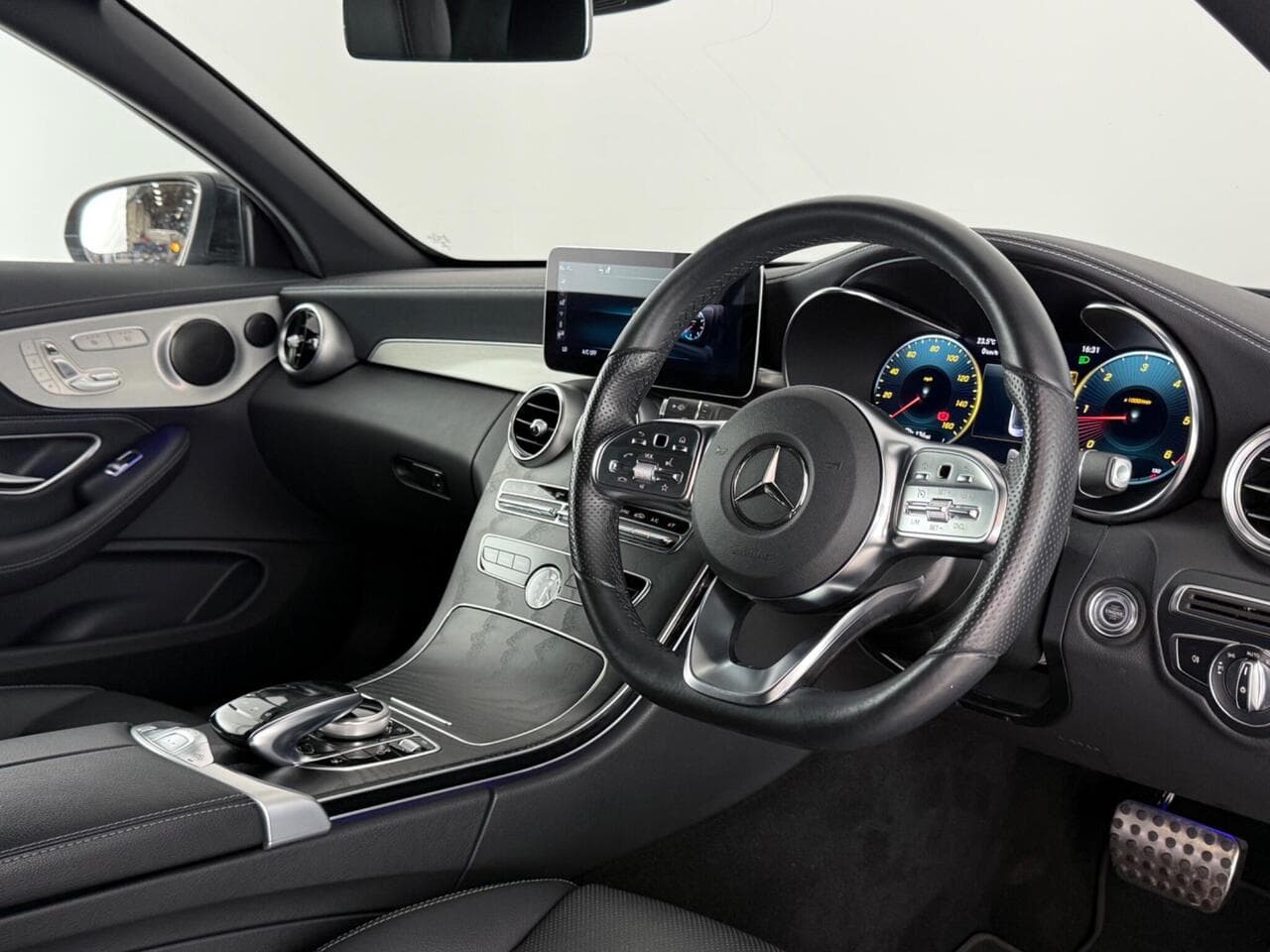 Mercedes-Benz C Class thumbnail Interior Front