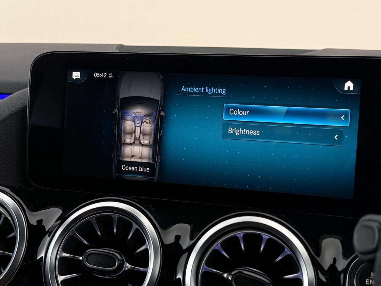 Mercedes-Benz GLA thumbnail Infotainment System